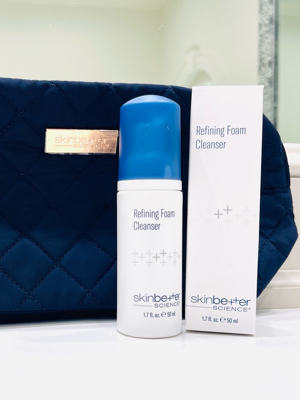 NEW! SkinBetter Cleanser w/Bag NIB